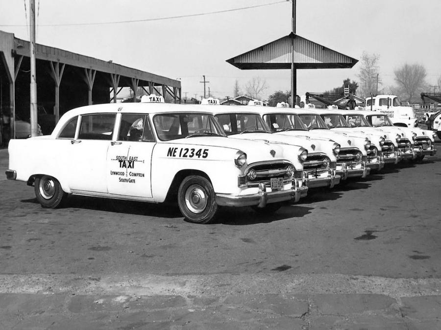  Checker Model A8 Taxi Cab 1956 года  (фото 9 из 10)